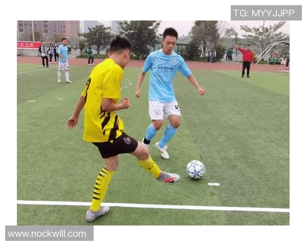 足球明星脚下生风展现激情与梦想的完美结合